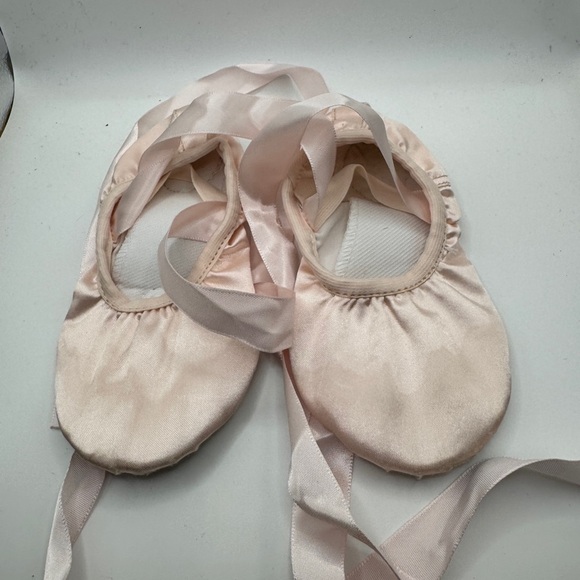 Toddler Size 8 Girls Chic Pink Ballet Shoes - Picture 1 of 5